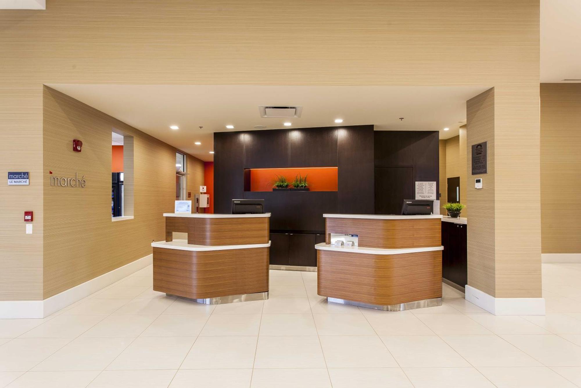 Отель Courtyard By Marriott Montreal West Island/Baie D'Urfe Экстерьер фото