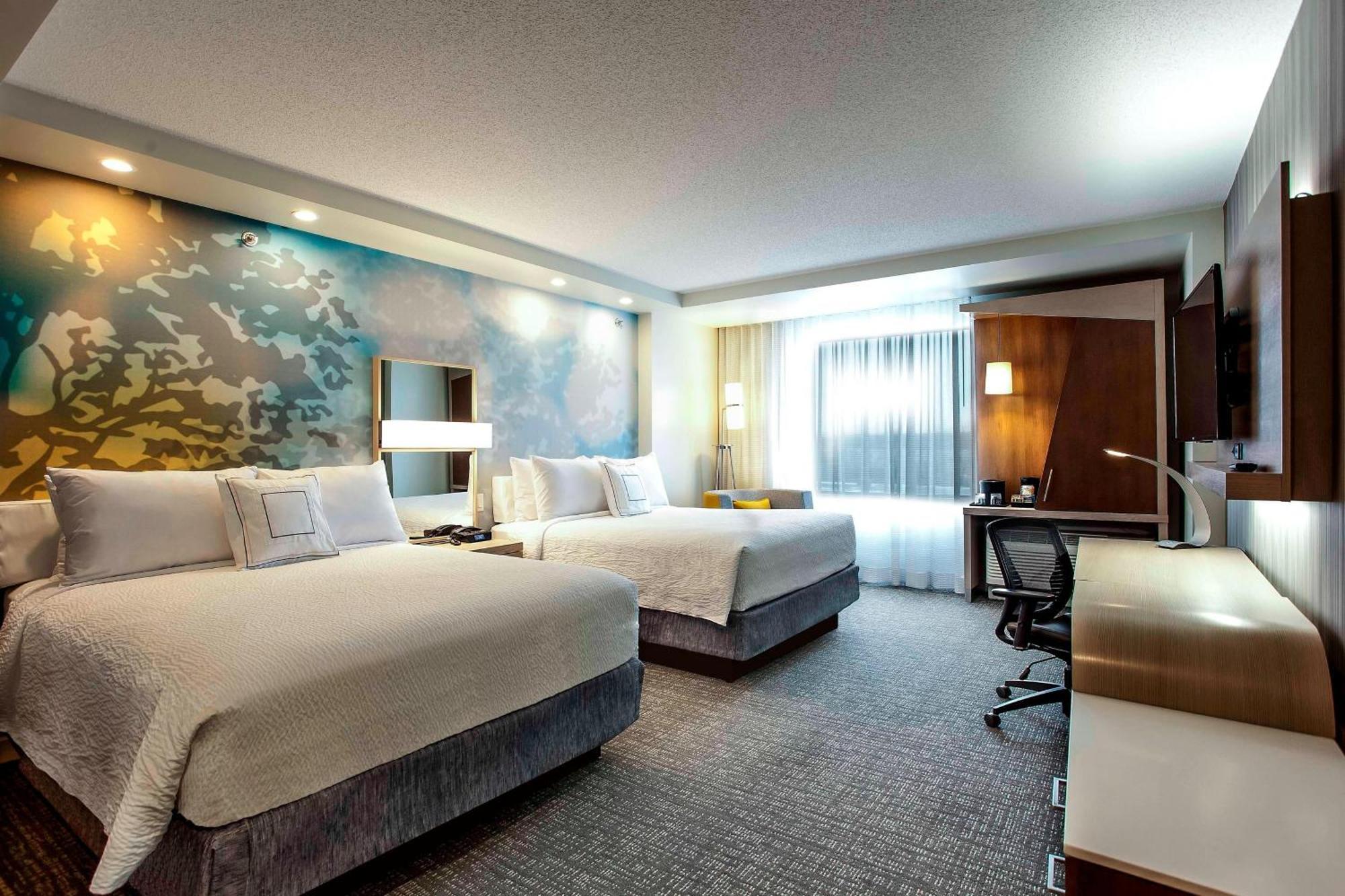 Отель Courtyard By Marriott Montreal West Island/Baie D'Urfe Экстерьер фото