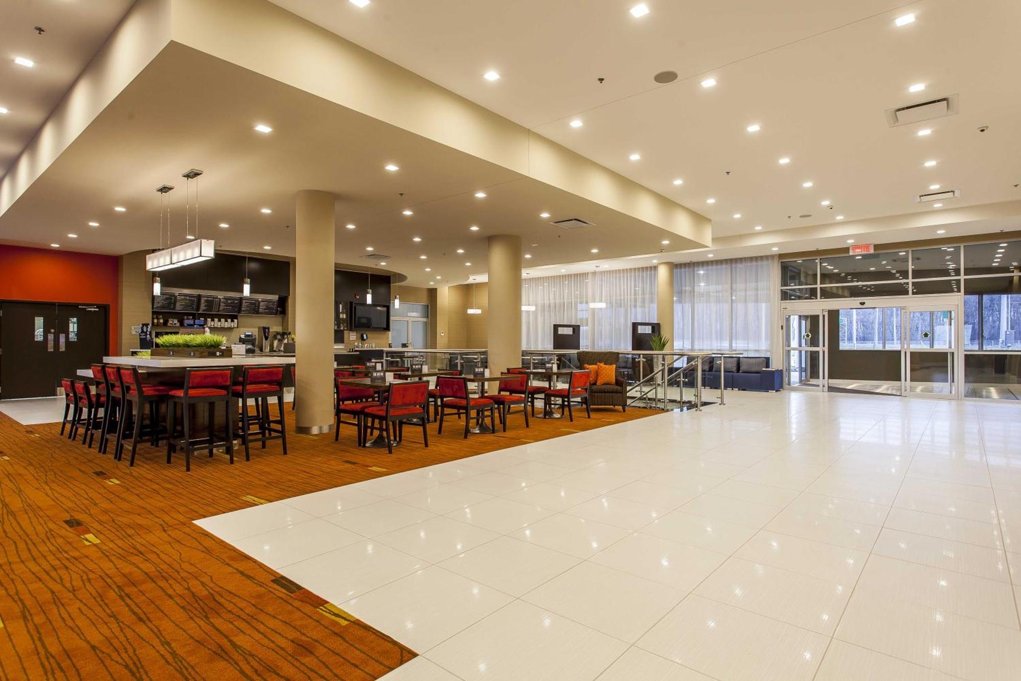 Отель Courtyard By Marriott Montreal West Island/Baie D'Urfe Экстерьер фото