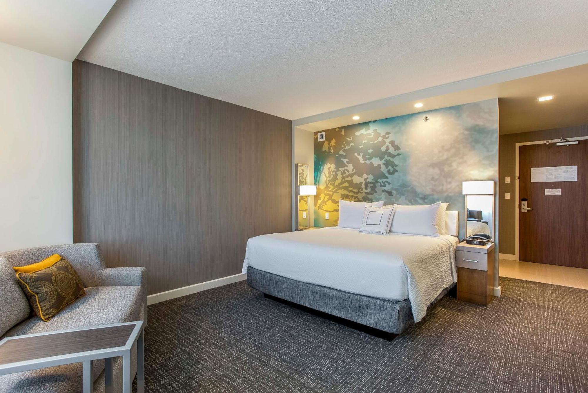 Отель Courtyard By Marriott Montreal West Island/Baie D'Urfe Экстерьер фото