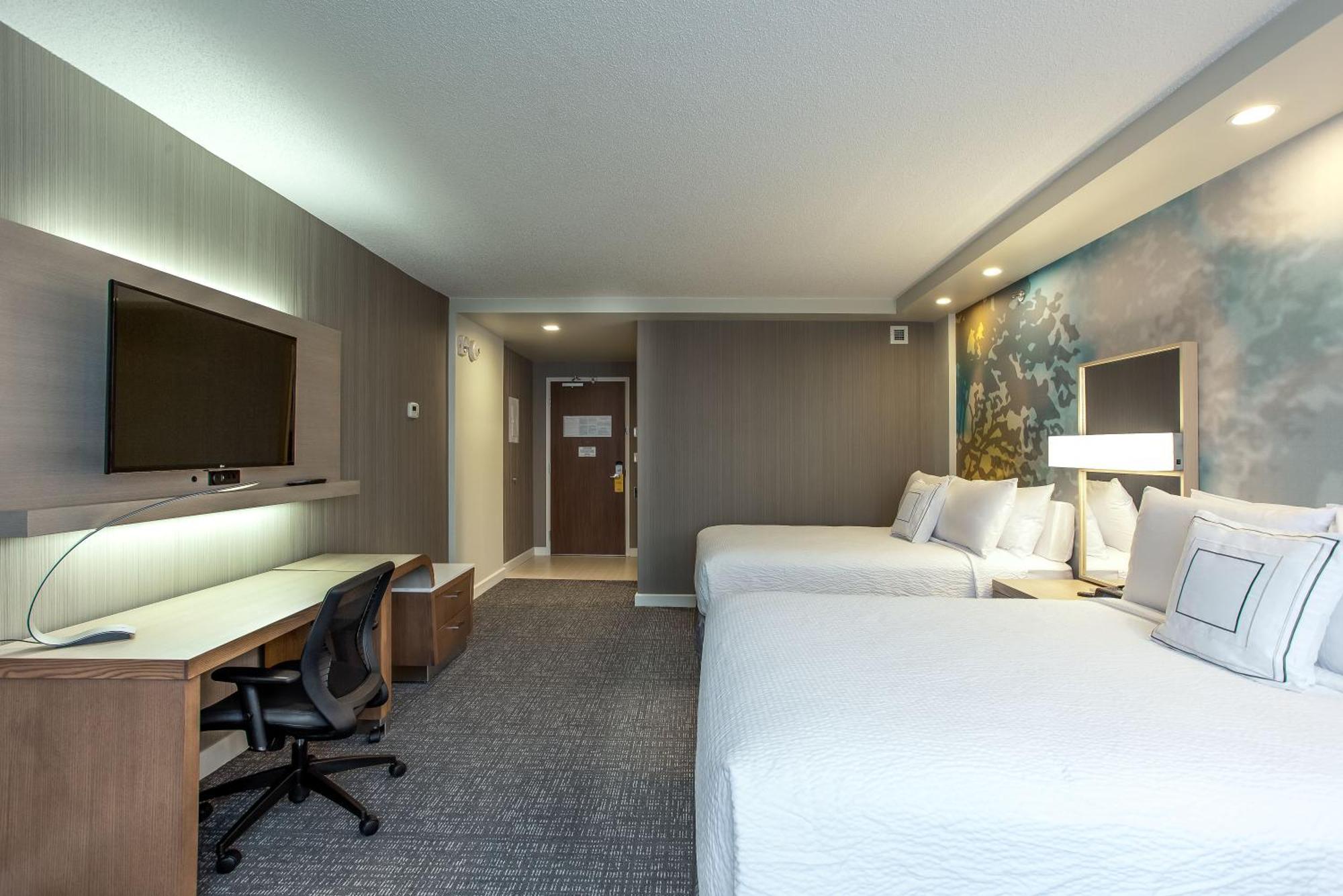 Отель Courtyard By Marriott Montreal West Island/Baie D'Urfe Экстерьер фото
