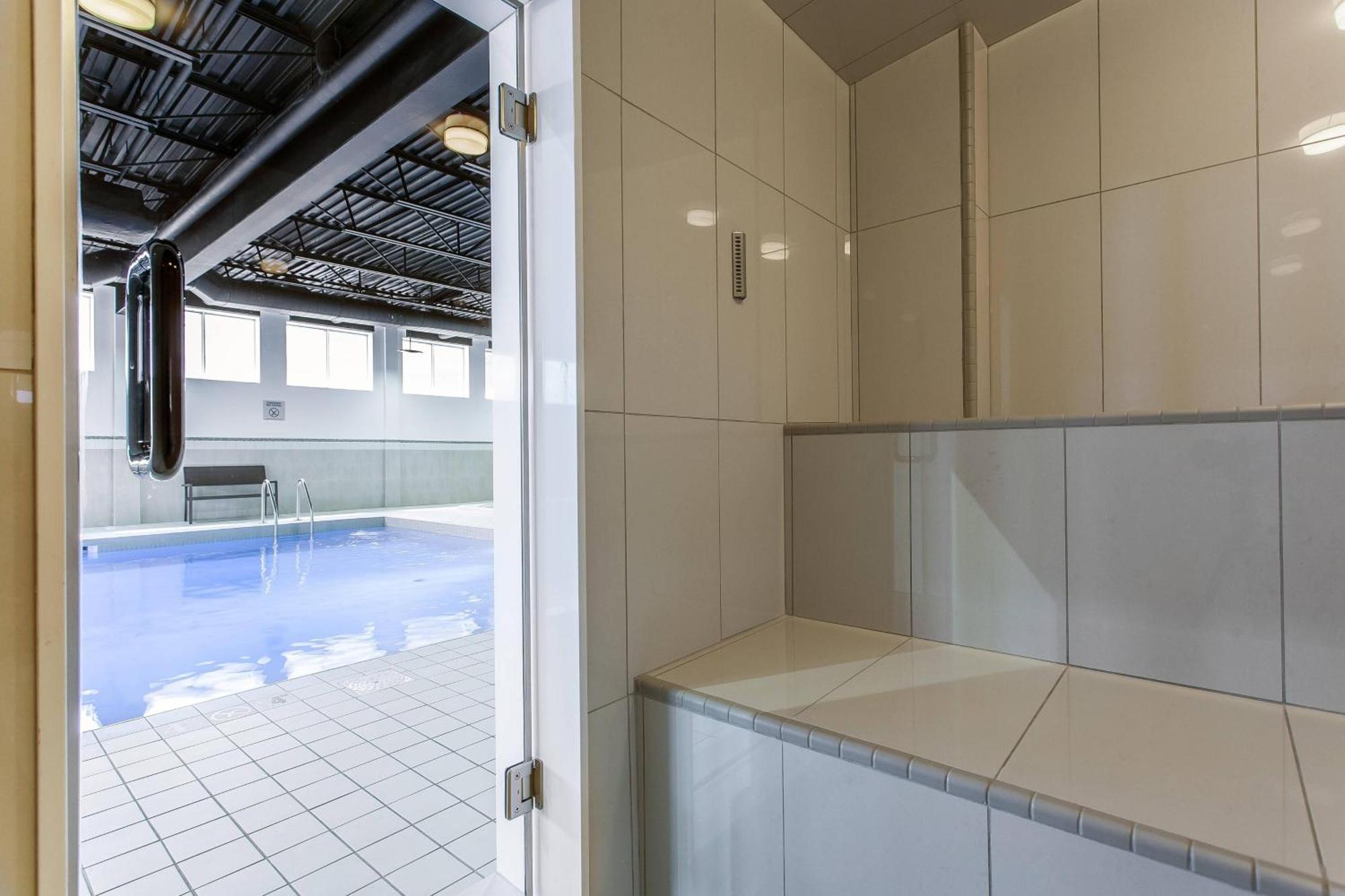 Отель Courtyard By Marriott Montreal West Island/Baie D'Urfe Экстерьер фото