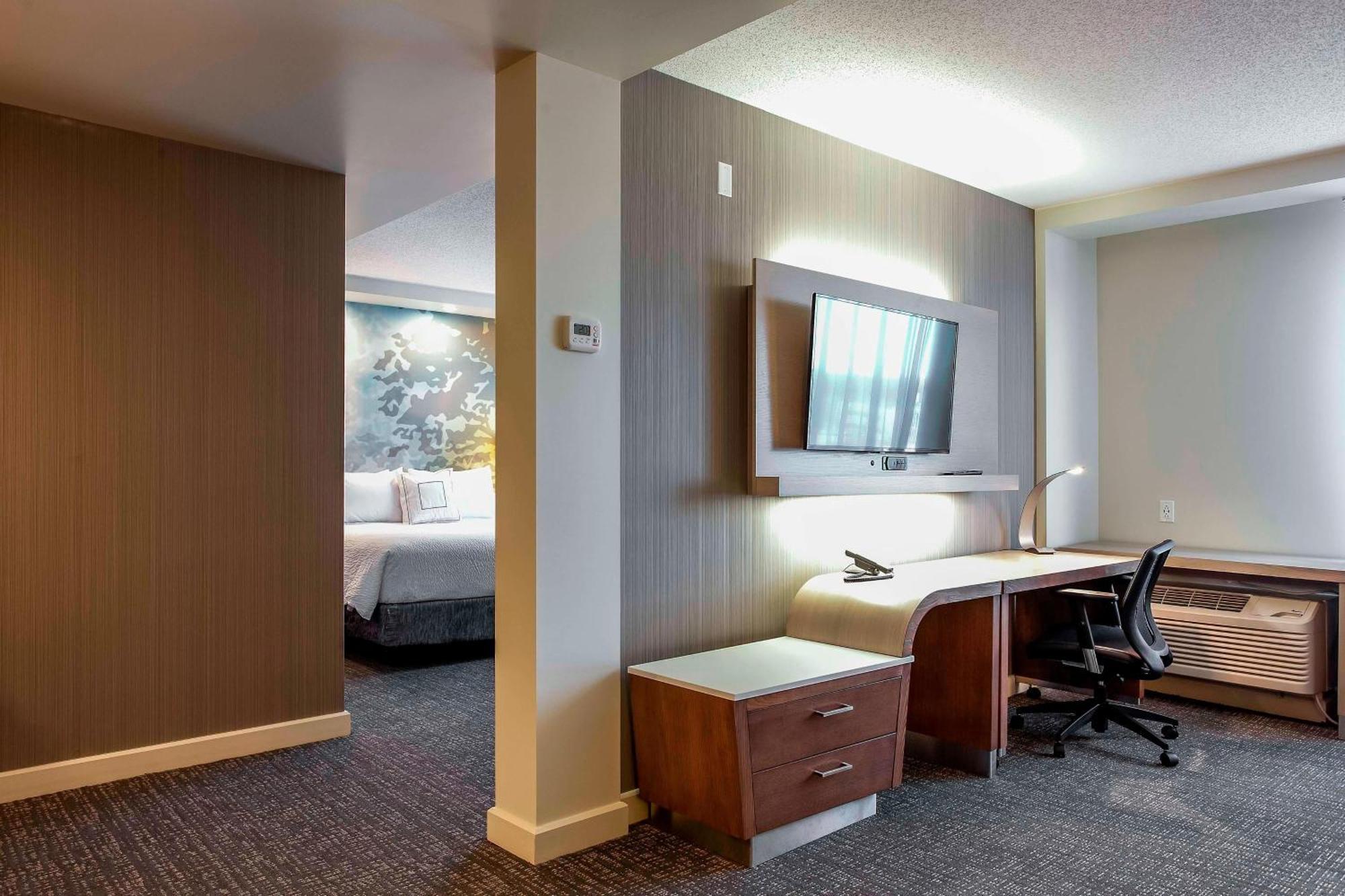 Отель Courtyard By Marriott Montreal West Island/Baie D'Urfe Экстерьер фото