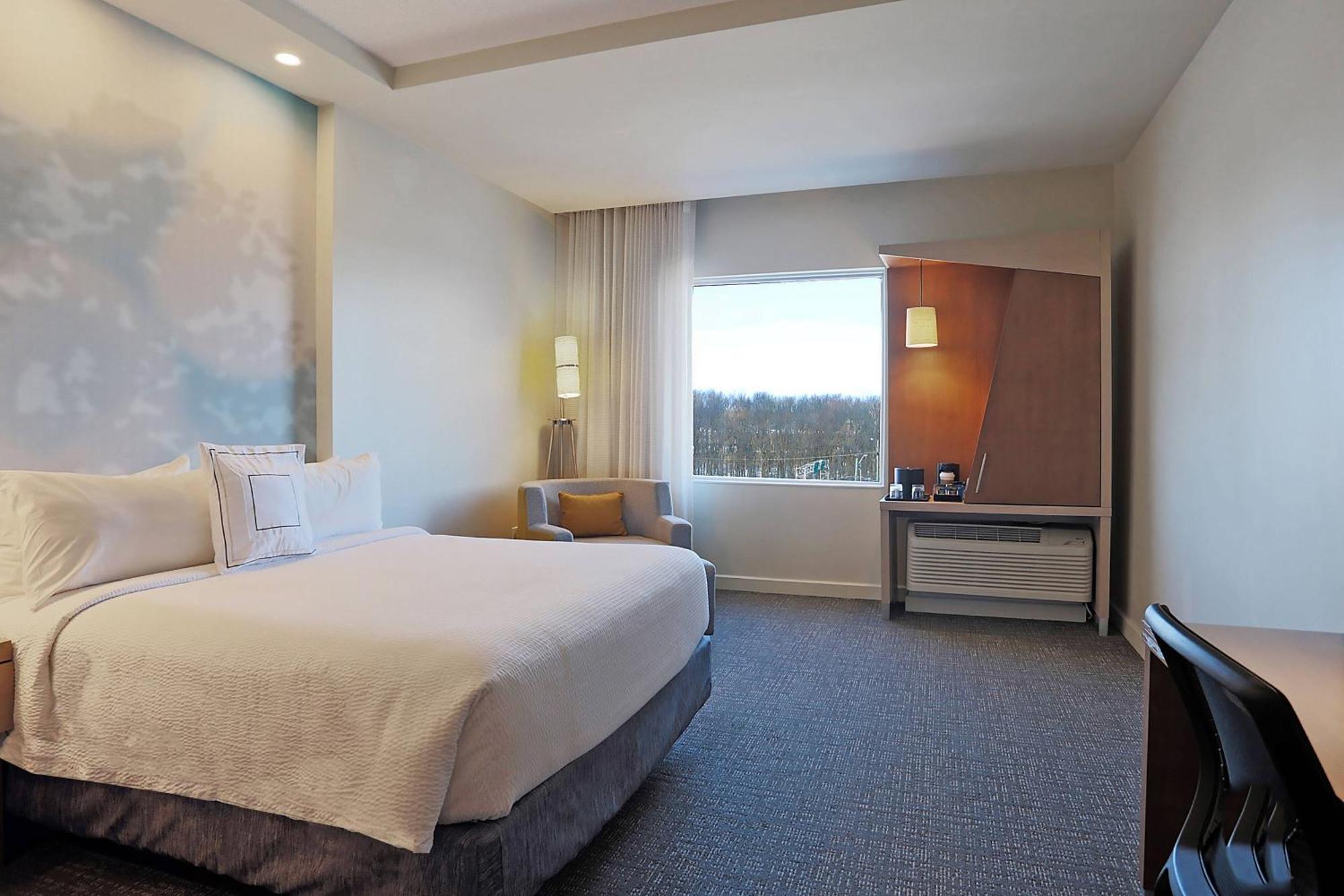 Отель Courtyard By Marriott Montreal West Island/Baie D'Urfe Экстерьер фото