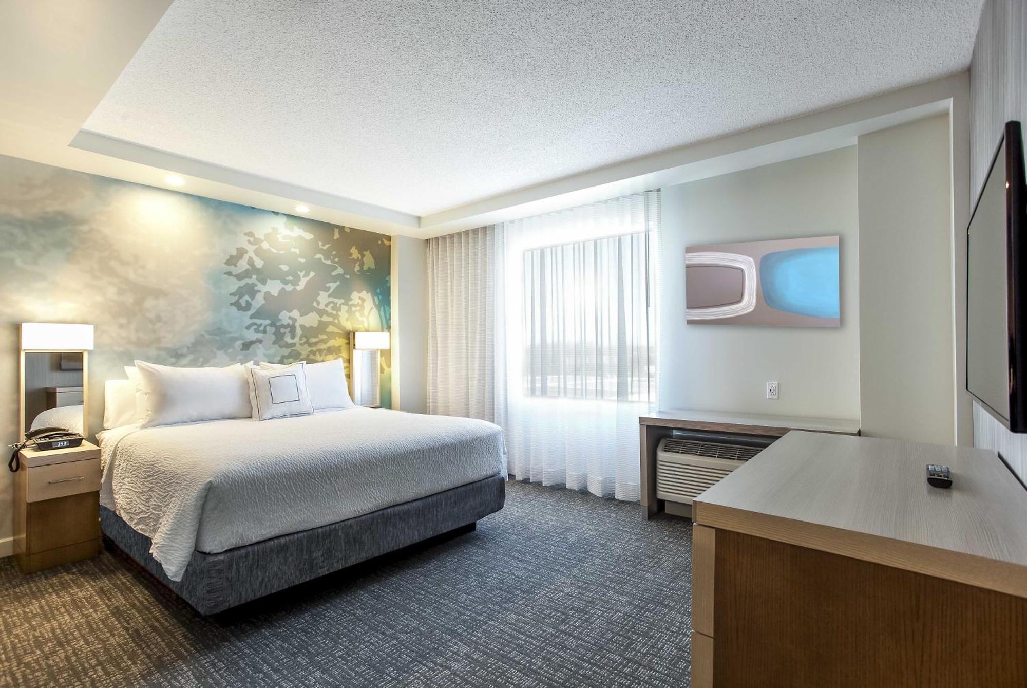 Отель Courtyard By Marriott Montreal West Island/Baie D'Urfe Экстерьер фото