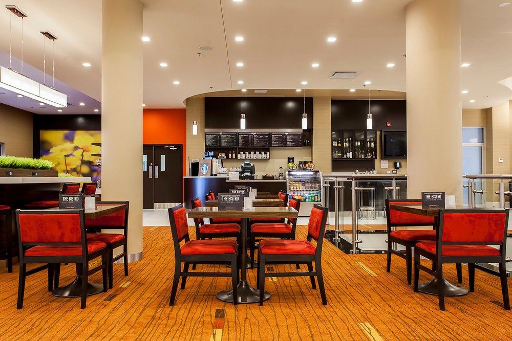 Отель Courtyard By Marriott Montreal West Island/Baie D'Urfe Экстерьер фото