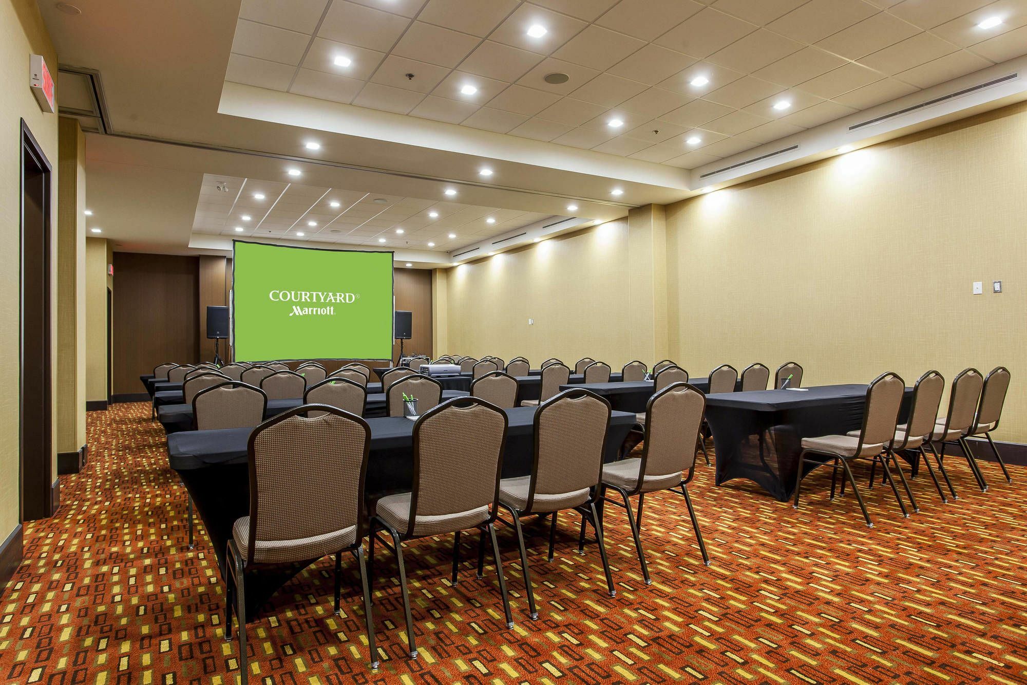 Отель Courtyard By Marriott Montreal West Island/Baie D'Urfe Экстерьер фото