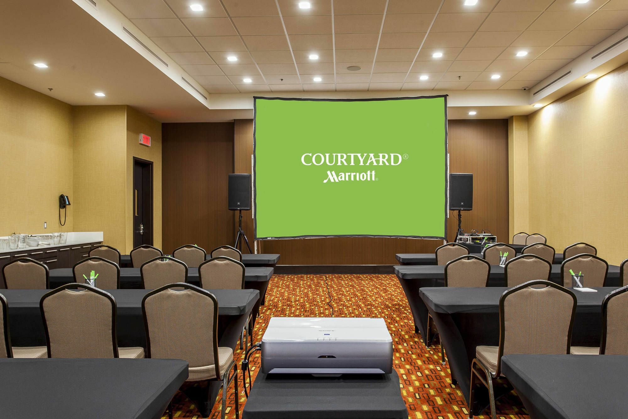 Отель Courtyard By Marriott Montreal West Island/Baie D'Urfe Экстерьер фото