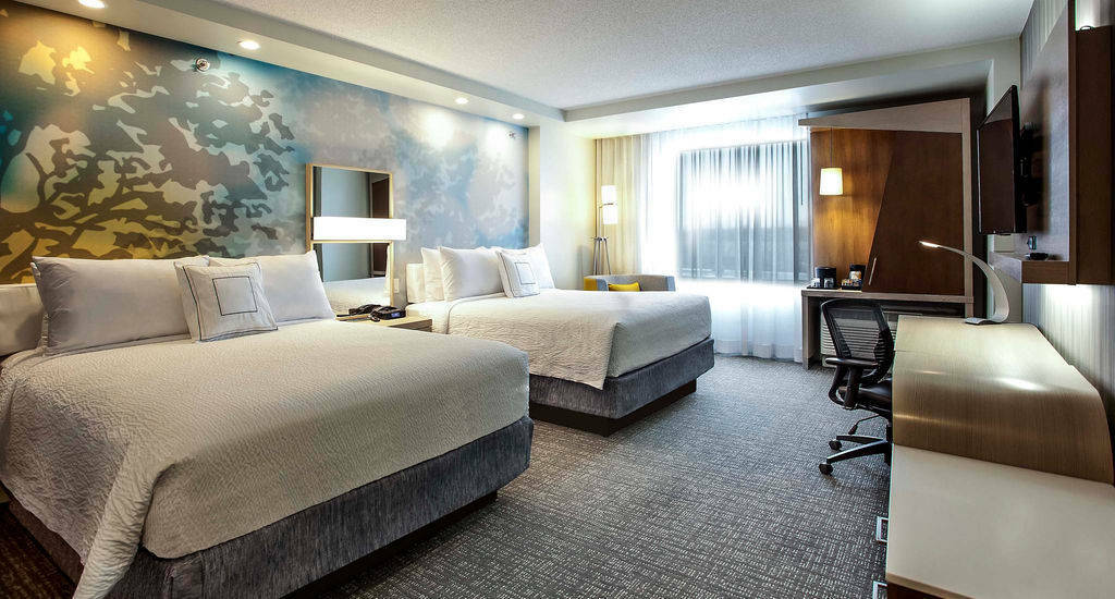 Отель Courtyard By Marriott Montreal West Island/Baie D'Urfe Экстерьер фото