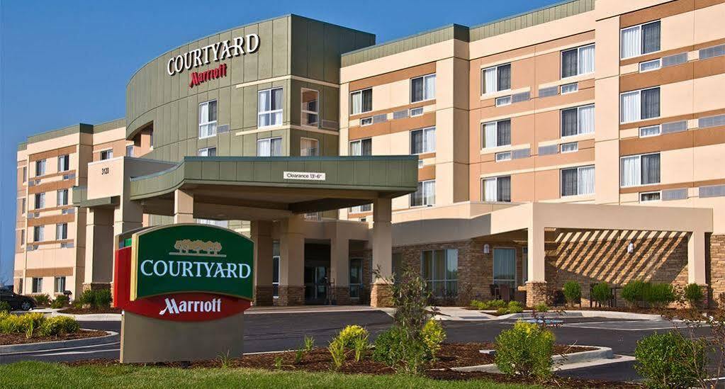 Отель Courtyard By Marriott Montreal West Island/Baie D'Urfe Экстерьер фото